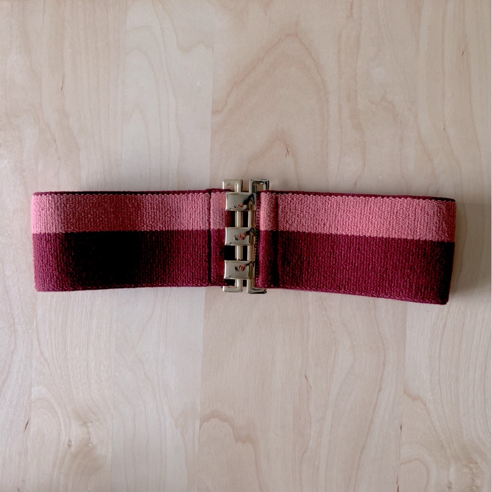 VINTAGE ROSE AND BURGUNDY ELASTIC STRETCH BELT 1970’s, 1980’s GOLD METAL BUCKLE